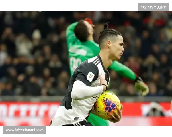 决定性瞬间：维尼修斯边路突破造点，亲自主罚命中打破僵局